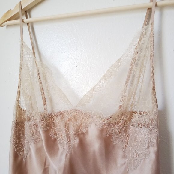 *SOLD* Victoria's Secret // VTG Nude/Beige Slip - Picture 5 of 8